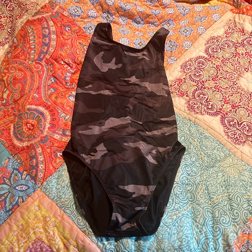 Athleta freestyle camo one piece swimsuit